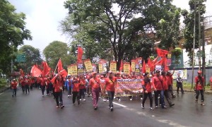 Aksi Massa KASBI Jabar di depan Gedung Sate (18/11/2014). (Foto: Ilham Miftahuddin)