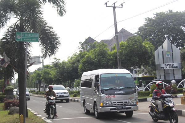 Jalan Charil Anwar berada di dekat Kantor DPRD Kota Bekasi. (Foto: Usman Nurdiansyah)