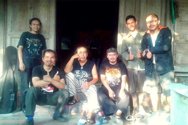 (Dari kanan) Robby DC, Gusjur Mahesa, Sawung Jabo, Man Jasad, sayaa, dan Adew Habsta. 