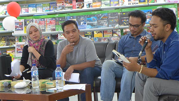 Dari kiri: Kurniasih, Agung Hujatnikajenong, Ari J. Adipurwawidjana, dan moderator Taufik Darwis. (Foto: Istimewa)